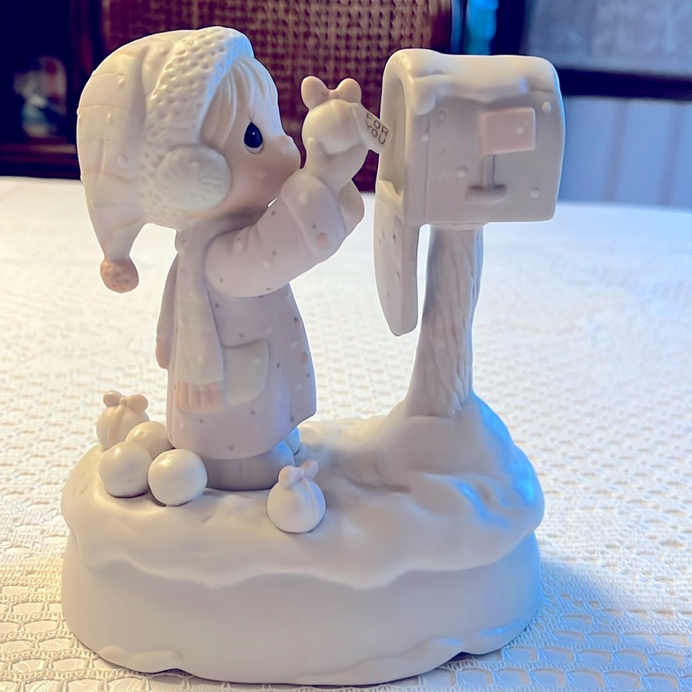 Precious Moments Musical Figurine I'm Sending You a White Christmas